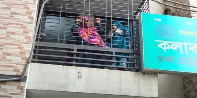 ৭ই মার্চে ৩২ নম্বরে ফুল দিতে গিয়ে আটক ৪ জন